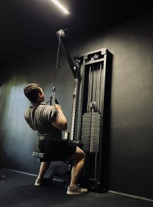 KRYPTON SPORT XC-205 LAT PULLDOWN Wyciąg górny dolny ze stosem 120 kg, czarny mat