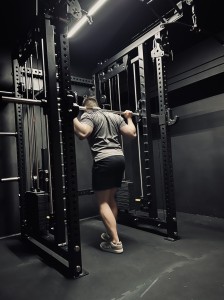 KRYPTON SPORT XA-205 SMITH MACHINE, Wielofunkcyjny atlas treningowy z 2 wyciągami po 110 kg, czarny mat 